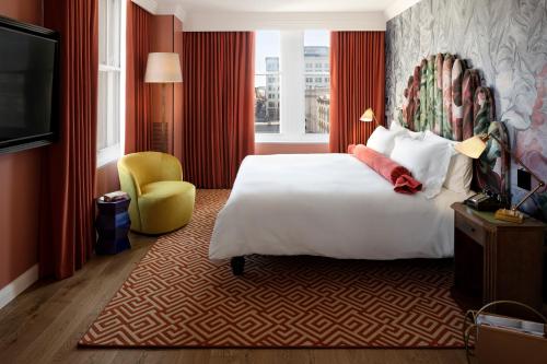 1 queen bed, 2 double beds