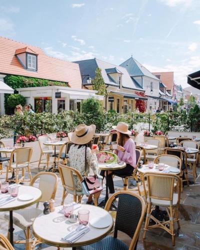 Le petit nid de chessy in Шеси