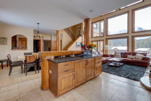 400 Whispering Pines - main image
