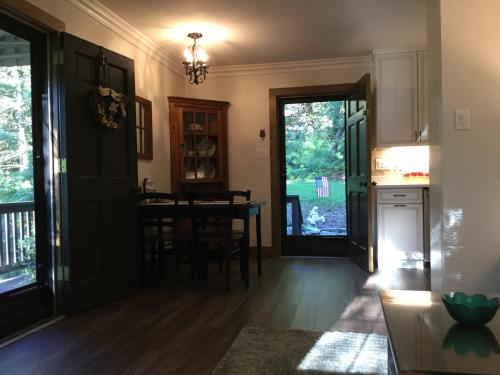 Rose Hill Country Cottage - image 7