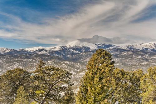 Contemporary Ruidoso Home with Mtn Views and Hot Tub - image 4