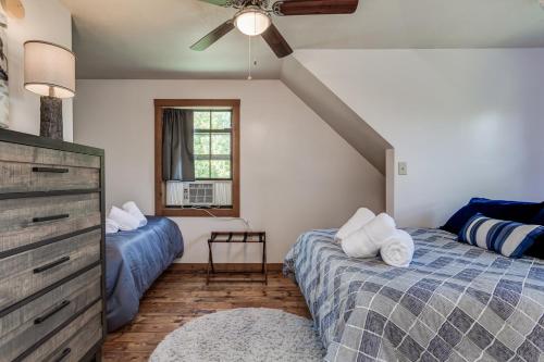 Glade Mountain Top Retreat Cabin - image 3