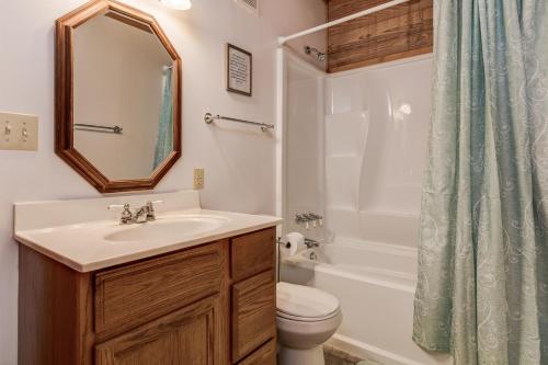Glade Mountain Top Retreat Cabin - image 4