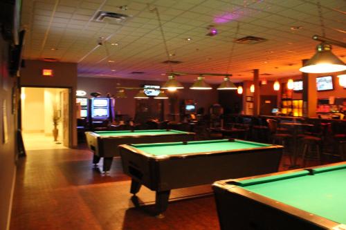 라마다 바이 윈덤 에드먼턴 사우스 - 바/라운지