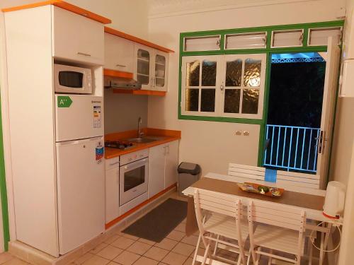 Kitchen, Bungalow PAPAYE in Pointe-Noire