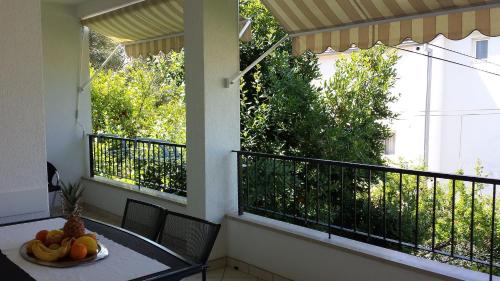 Apartments with a parking space Makarska - 11361