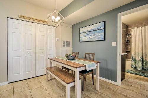Modern Condo with Pool 4 Mi to Clearwater Beach! in Clearwater, USA