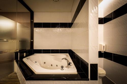 唯爱经典汽车旅馆 唯爱经典汽车旅馆