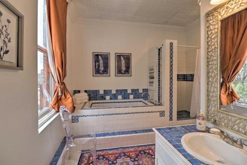 Spacious Downtown Condo - 1 Block to Bathhouse Row - image 2