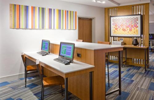 Holiday Inn Express-Des Moines Downtown