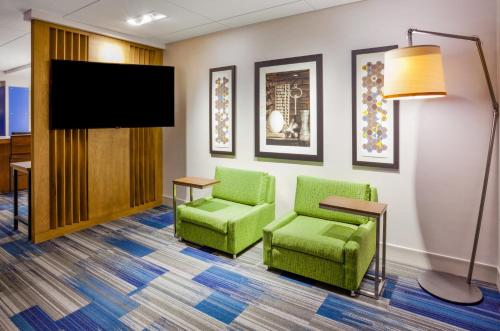 Holiday Inn Express and Suites Des Moines Downtown, an IHG Hotel