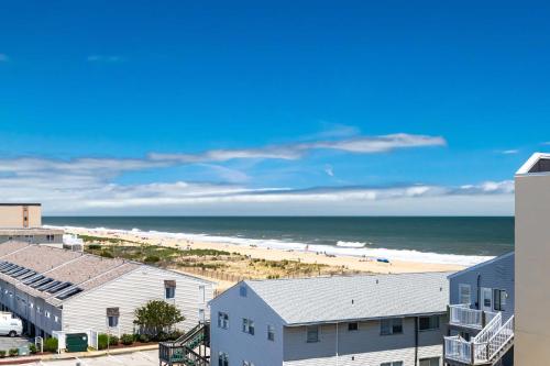 Ocean City Condo with Balcony - Walk to Beach! - main image