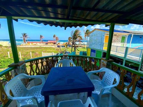 Yellow Moon Guesthouse & Apartments in San Andres Island