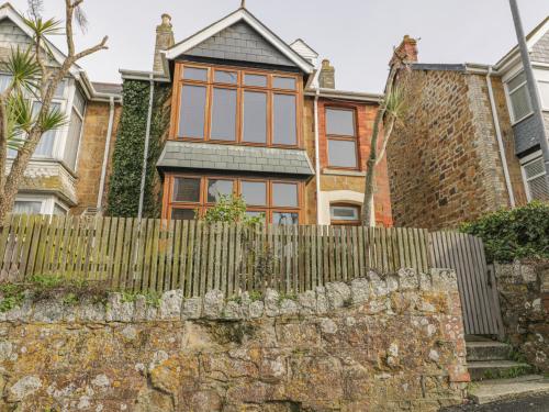 Chy-an-brae, Porth, Cornwall