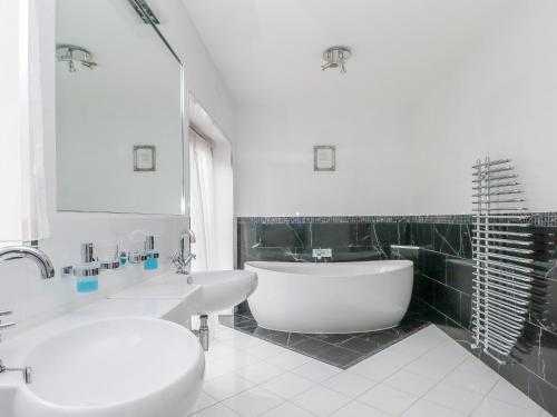 Manor House in Grassmoor