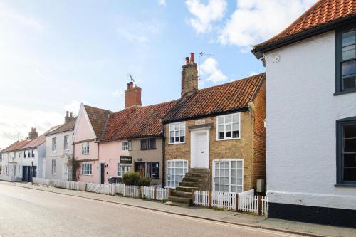 The Old Custom House - image 14