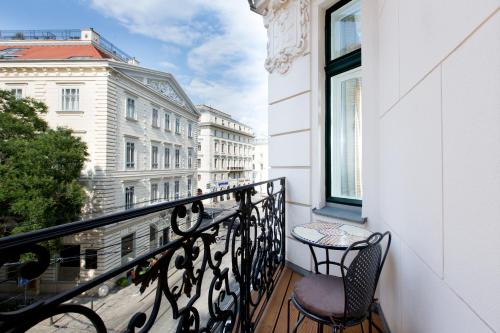  Vienna Residence, City Hall - Parliament in Wien