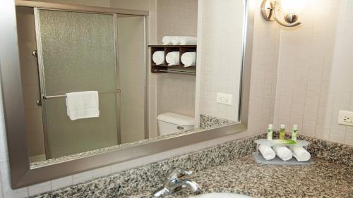 Holiday Inn Express Hotel & Suites Wichita Northeast an IHG Hotel - image 5