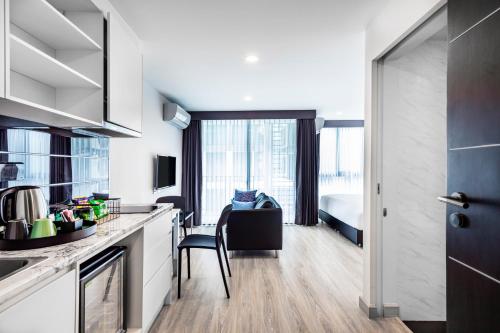 المرافق, The Rizin in فرا تامناك هيل