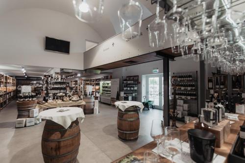 商店, Schlaffass - Schlafen im Holzfass Thallern in 貢波爾茨基興