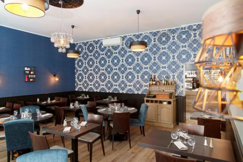 Restaurant, Logis Hotel & Restaurant de la Basilique in Albert