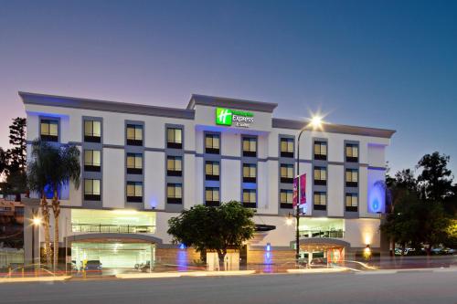 Holiday Inn Express Hollywood Walk Of Fame, An Ihg Hotel