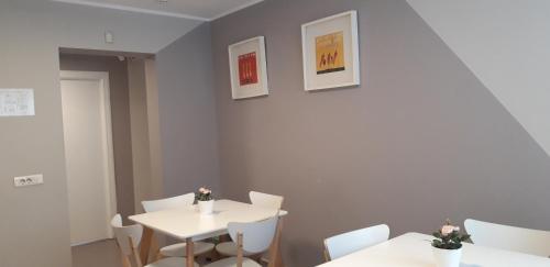 City Hotel Bucharest - image 4