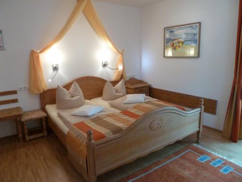 1 queen bed