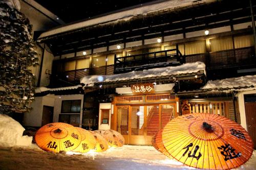 Historical Ryokan SENYUKAN - Accommodation - Ōwani