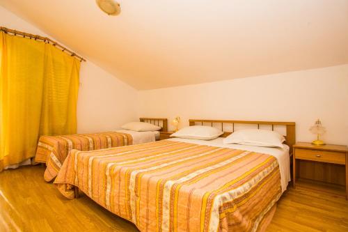 1 double bed, 1 twin bed, 1 sofa bed
