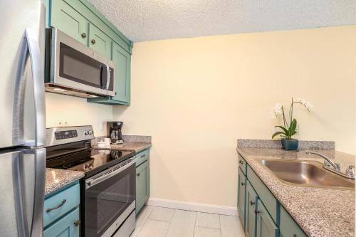 Beautifully Upgraded, Full Kitchen, Comfy King Bed, AC condo detail