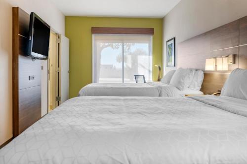 Holiday Inn Express Hotel & Suites Albuquerque Midtown an IHG Hotel - image 6