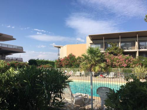 ZenGarden Pool,3bedrooms,lit bebe Beach800m,box&wifi in Les Breguieres