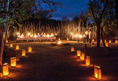 Зручності, Hobatere lodge in Каманжаб