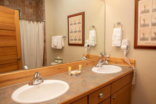 13 Cabin in the Pines townhouse - image 8