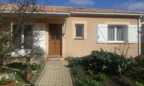 Jolie chambre centre Auterive en direction de Foix à 25 km de Toulouse avec petit-déjeuner inclus