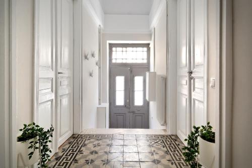 Acropolis Moments - image 3