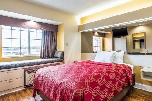Econo Lodge Inn & Suites Evansville in Stevenson, USA