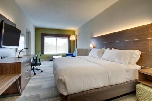 Holiday Inn Express & Suites Aurora - Naperville, an IHG Hotel