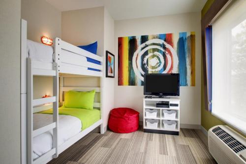 Holiday Inn Express & Suites Aurora - Naperville, an IHG Hotel