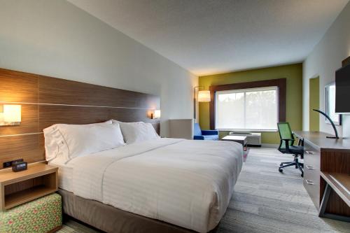 Holiday Inn Express & Suites Aurora - Naperville, an IHG Hotel