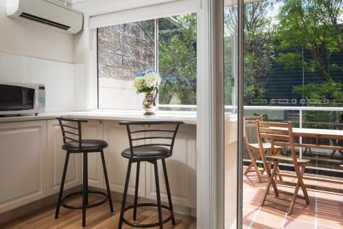 Cosy Family Apartment with Parking and Balconies - image 9