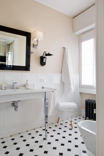 Suite Milano Duomo - image 8