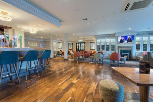 McWilliam Park Hotel - image 9