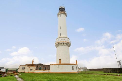 Aberdeen Lighthouse Cottages - coastal, dolphins - Aberdeen