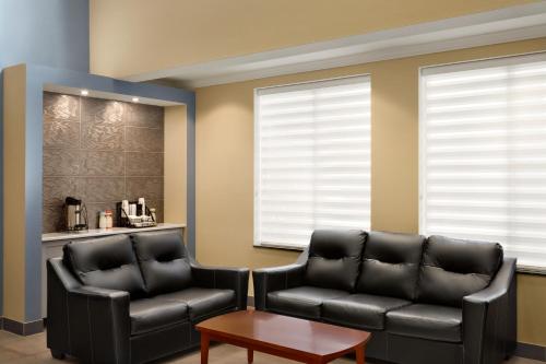 ล็อบบี้, เบย์มอนต์ บาย วินด์แฮม ฟอร์ตเลียวนาร์ด/เซนต์โรเบิร์ต (Baymont by Wyndham Ft. Leonard/Saint Robert) in เซนต์โรเบิร์ต (MO)