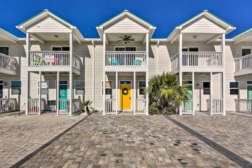 Updated Mexico Beach Abode with Yard, Steps to Sand!