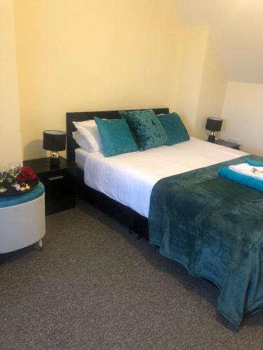 The Upper Room Apartment in Wollaton