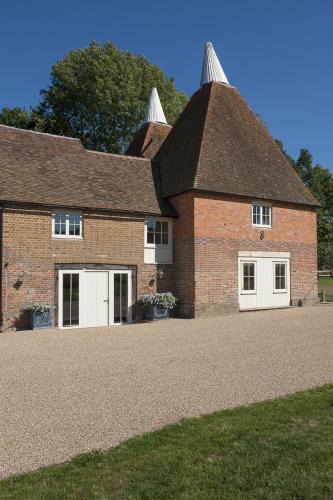 Goudhurst Oast by Bloom Stays