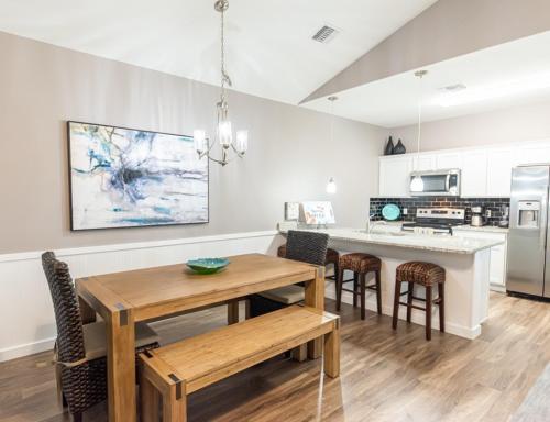 Shell Time Townhouse - image 7